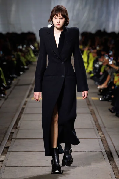 Look 9